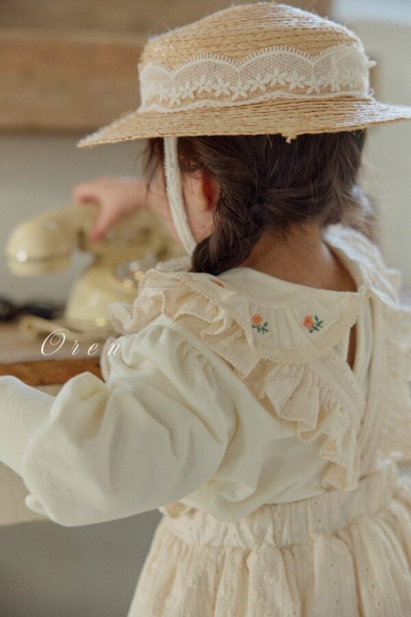 935630DA-B01C-47D8-A0C1-4244AD38D8DC 〖預購〗Arbo 刺繡吊帶裙