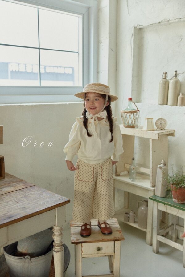 A05F3F88-F366-4651-A5A9-F02C9A8155BC 〖預購〗兒童鈴鐺刺繡褲