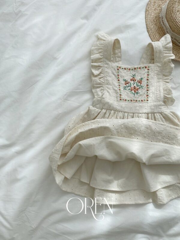 A1ED9F95-A337-4F7B-83B4-8BDF1B7AAC94 〖預購〗Arbo 刺繡吊帶裙