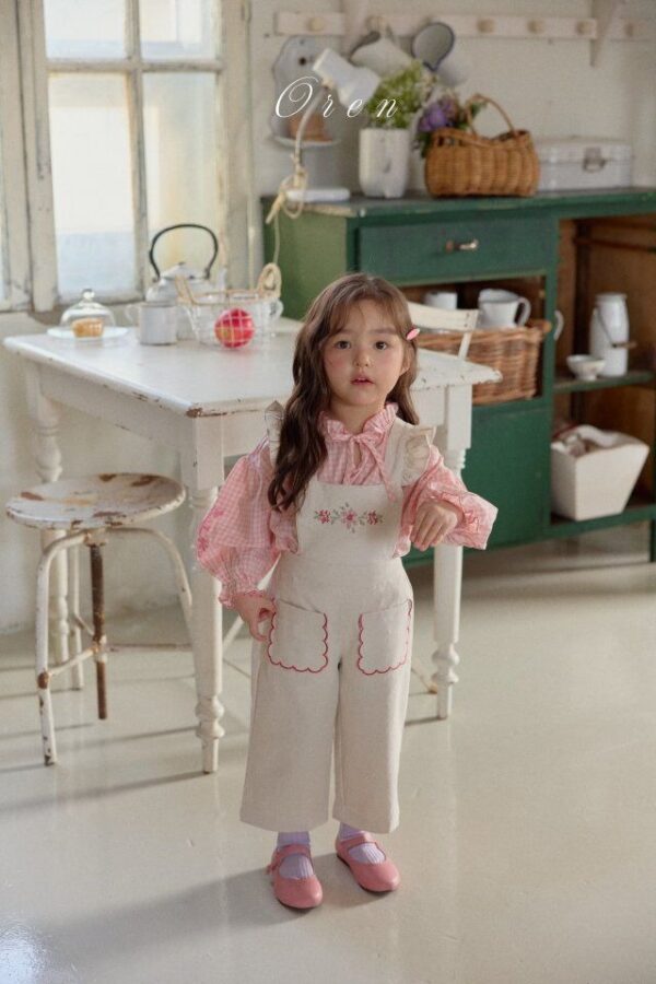 A44946AA-AB3F-440F-BE37-67FE92343D6C 〖預購〗鈴鐺口袋吊帶褲