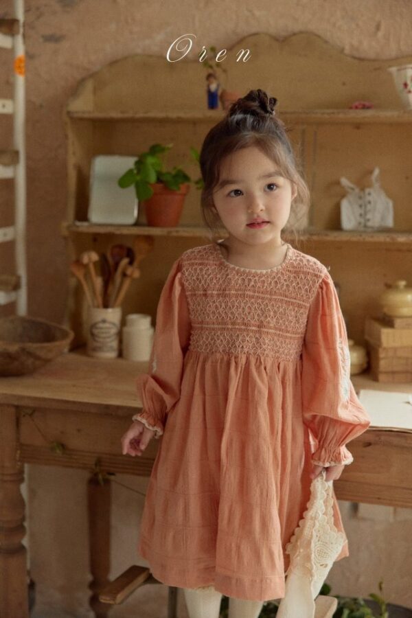 B0A2A63A-1D1F-4E9A-BED1-C1C525D725C5 〖預購〗Marienne 繡線洋裝