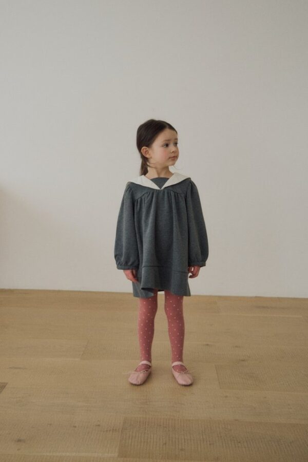 B6795559-643E-403E-B45A-3B02C6D49389 〖預購〗學院序曲經典深灰質感洋裝