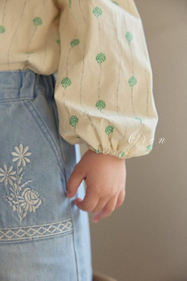 BD27BC58-9B7E-421E-9C72-EE484E9281C3 〖預購〗Colette 花卉襯衫