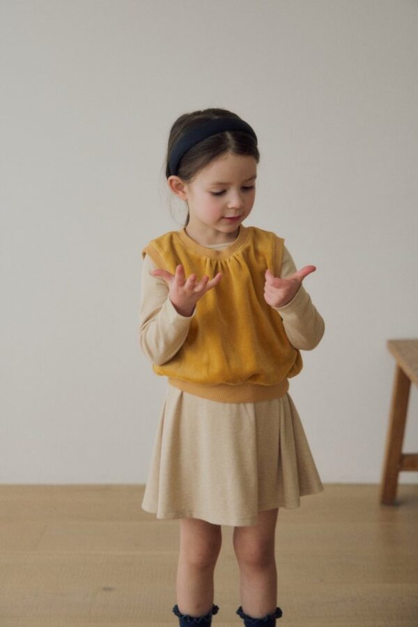 BDF1652D-4BC1-4987-BEA4-EA91F601EFCB 〖預購〗純淨奶油剪裁連身裙