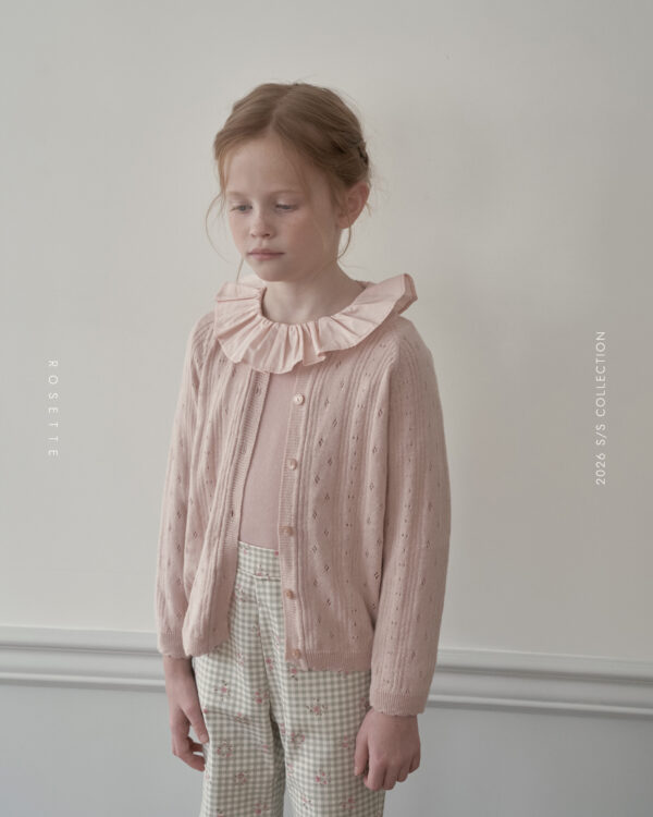 C47670D3-20A1-4FB6-8019-1DDDCB297A39 〖預購〗Marie 羽毛領立體荷葉邊飾上衣