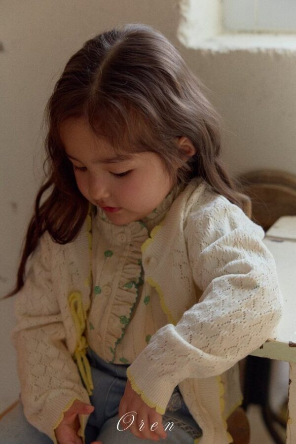 C5F8EEDA-B177-4293-9D8A-EF0B29AE0CB3 〖預購〗Colette 花卉襯衫