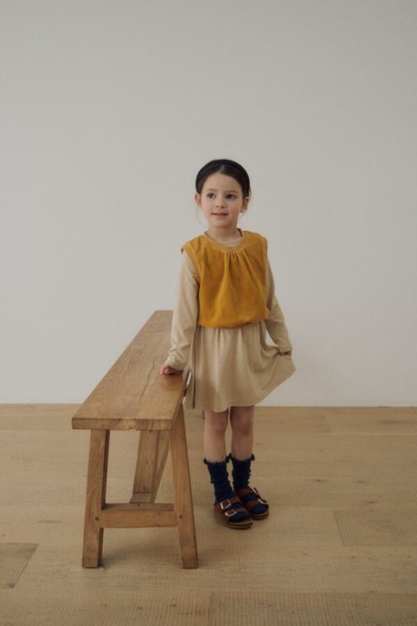 C956DDD9-22EB-4271-A37D-D946FF280604 〖預購〗純淨奶油剪裁連身裙