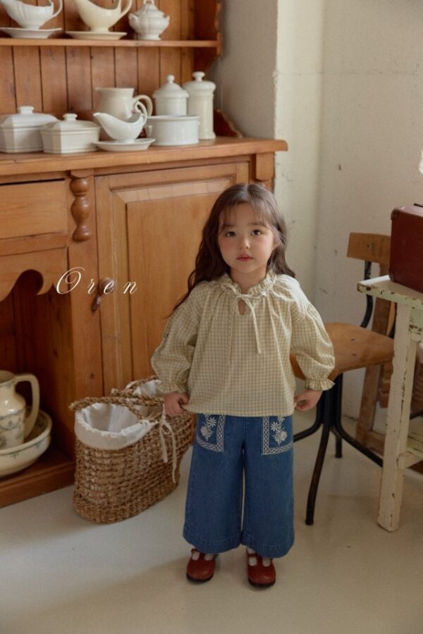 CA66B7AA-A6FE-483E-877A-D04FA5711A83 〖預購〗Amelie 花卉牛仔褲