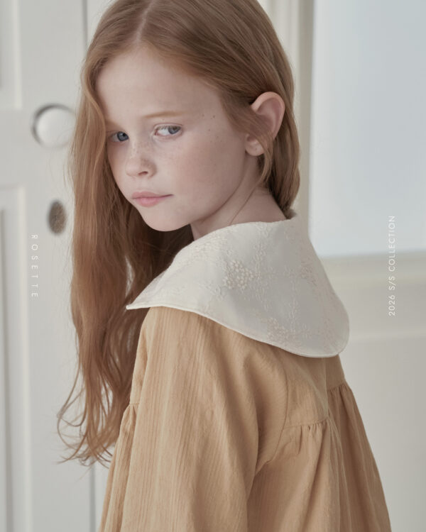 CD81B63C-B73F-4D68-A2AD-A390CC188A6C 〖預購〗Yuki 晨露感撞色翻領厚磅襯衫