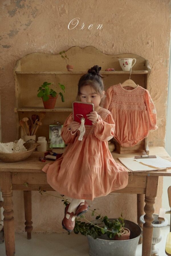 CE1C446A-BDD5-4C98-948C-0BF83E434B6B 〖預購〗Marienne 繡線洋裝