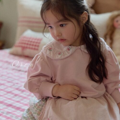 〖預購〗Asha 花卉刺繡衛衣