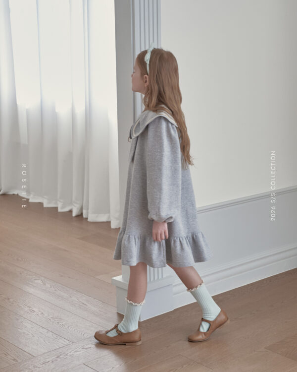 D05F3B75-81BF-4469-99D1-E838AE4144DA 〖預購〗愛之名大翻領蝴蝶結質感洋裝