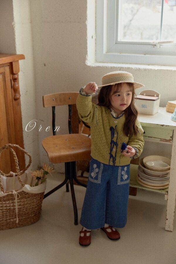 D15A48C4-3AAD-4A4B-A919-CF393422606B 〖預購〗Amelie 花卉牛仔褲