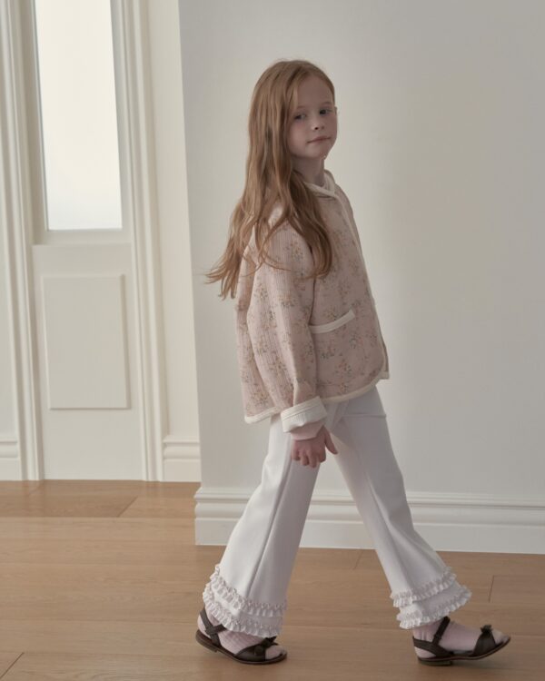 D42F8E58-AC52-44E9-A072-CF3D19FEF5E8_1_201_a 〖預購〗莉莉序曲荷葉邊飾微喇叭褲