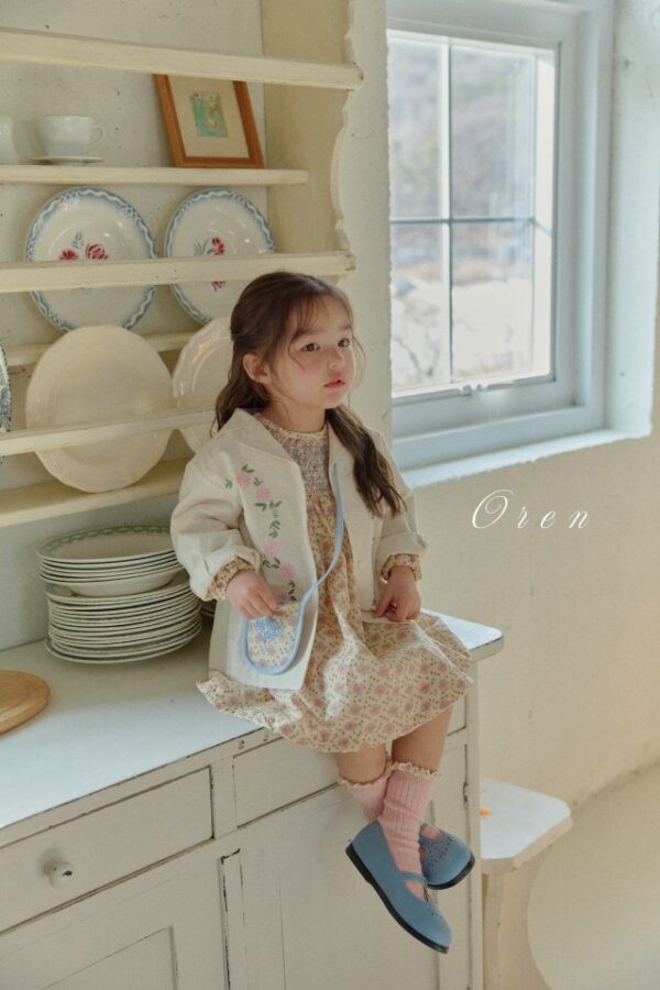 DD660332-9995-44D9-93D7-99AA4A88E44D 〖預購〗復古質感織紋外套