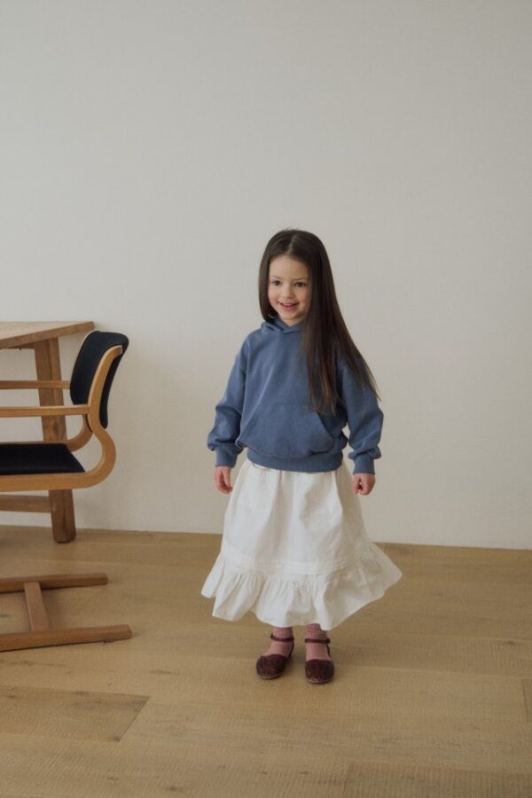 EE8D0148-8B95-484C-8E32-A786F0BD9AD7 〖預購〗花語繫帶圍裙式質感長裙