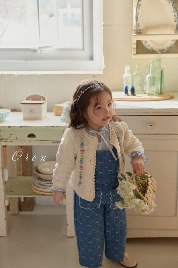 F327D4D2-FCED-43F3-AAE3-E2DCDF18BF52 〖預購〗Colette 花卉刺繡開襟外套