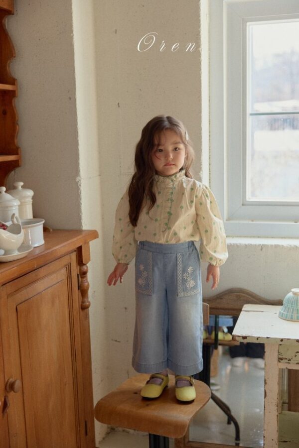 F33FBEA9-8C3F-417B-8920-DE31DBEE0462 〖預購〗Amelie 花卉牛仔褲