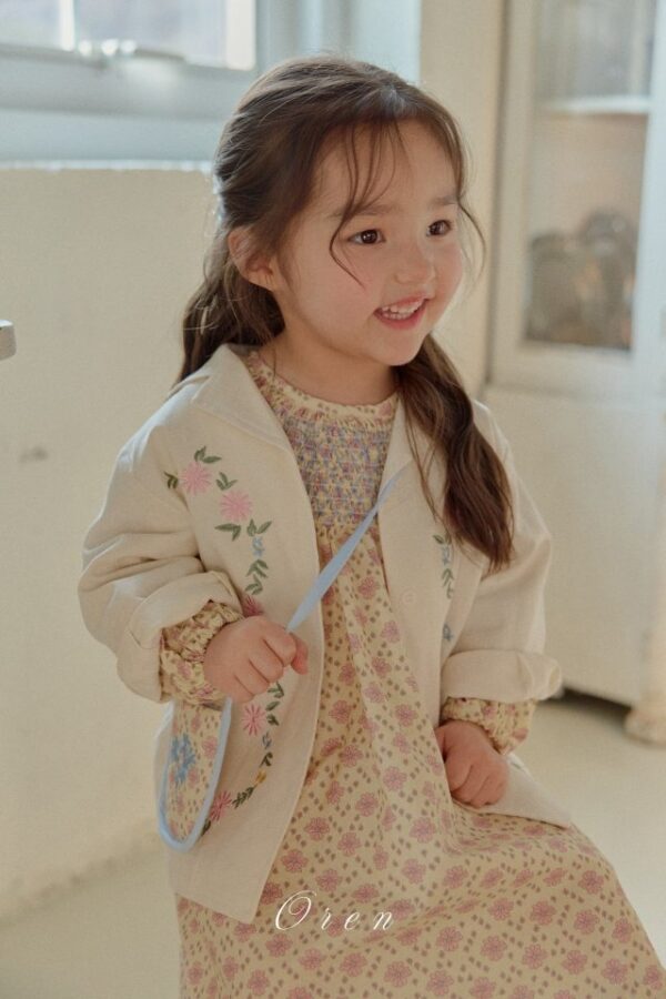 F85E5EE5-C78E-49CD-BE1C-FE39F959AE3A 〖預購〗復古質感織紋外套