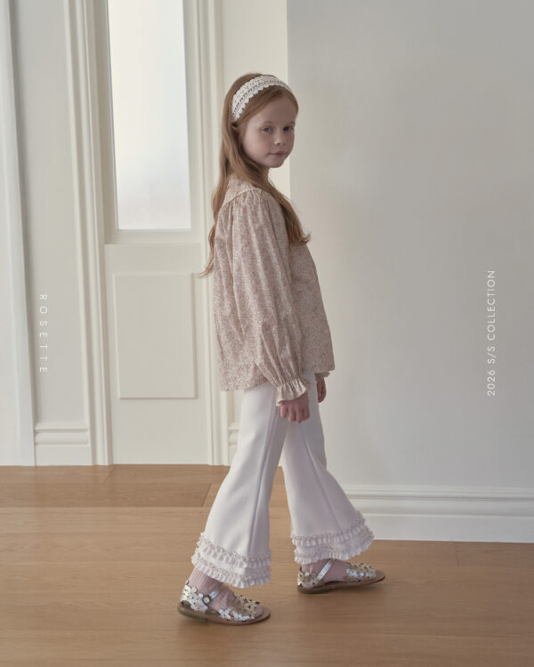 F9E8095E-59AE-43B2-B382-13E8C957DF03 〖預購〗Maren 蕾絲邊飾質感襯衫