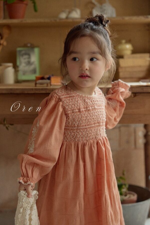 FB28140C-0E9F-470A-8DC0-923BB084EA2D 〖預購〗Marienne 繡線洋裝