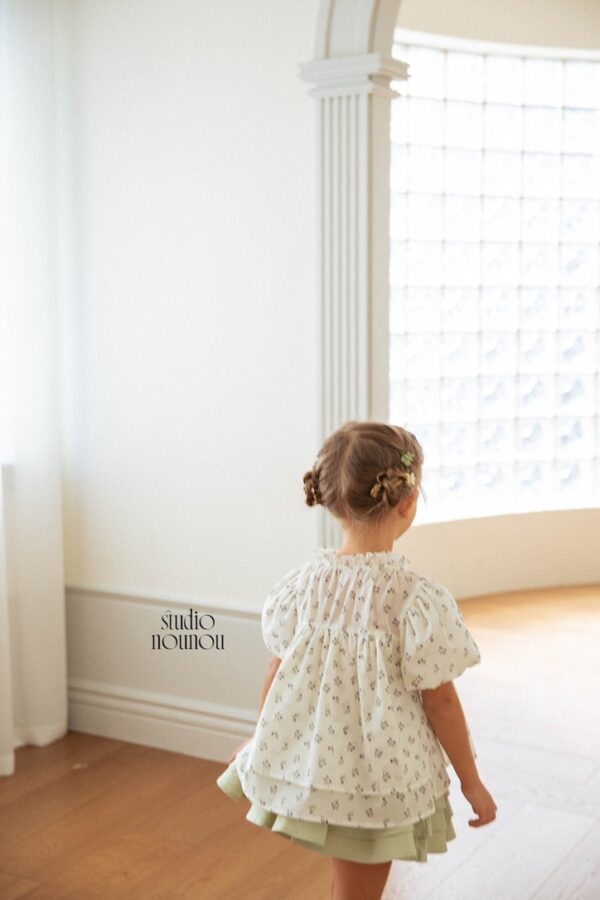 010C7EF6-E467-4CE4-8247-8F890419AD7B_1_105_c 〖預購〗豆豆絮語澎袖上衣