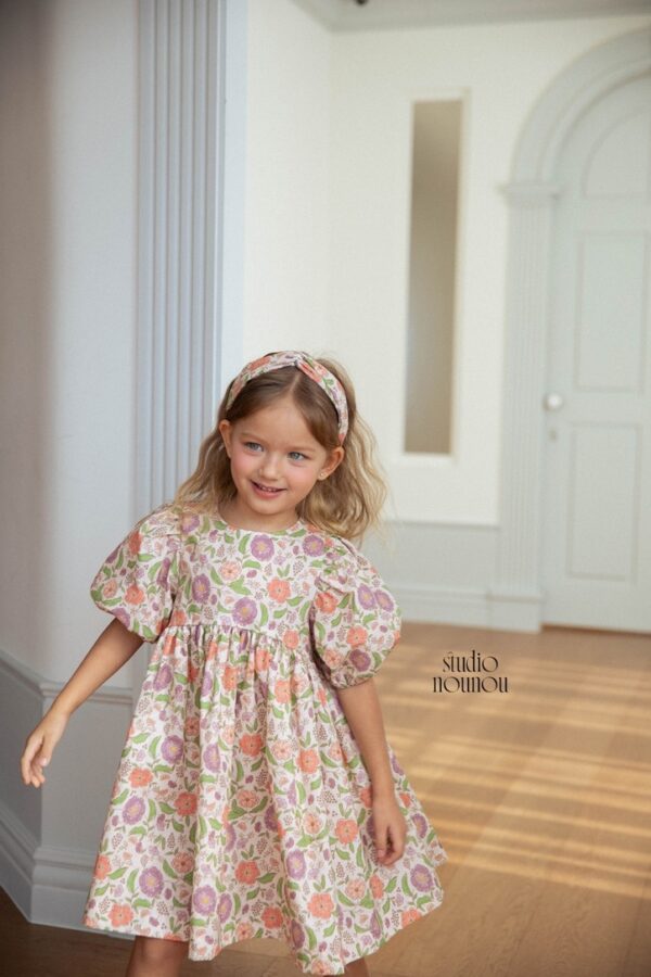 01BC5CE4-891D-431D-8234-9EFE06334732_1_105_c 〖預購〗花序流轉澎袖洋裝