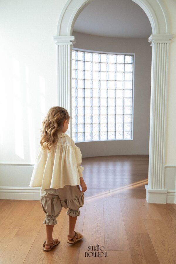 07610E66-2B86-4580-AA0D-EC9F77A1283C_1_105_c 〖預購〗花苞剪裁抽褶燈籠褲