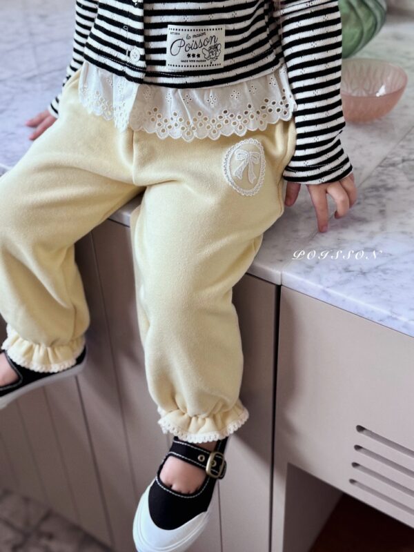 07E6473E-8E63-4BDD-B5CA-A7D18F147034_1_105_c 〖預購〗Eloi 蕾絲拼接舒柔開襟衫