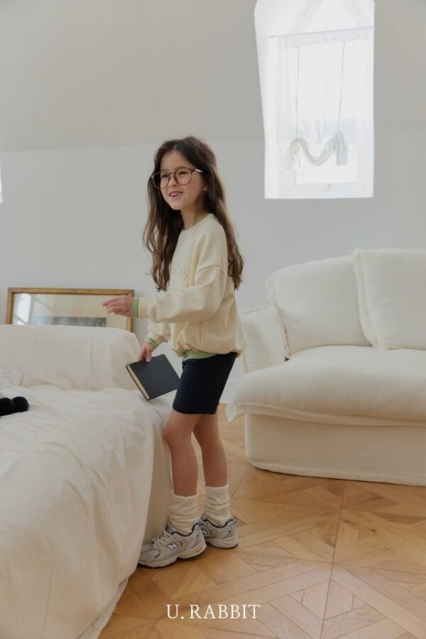 0A7746B6-6B91-46A3-8889-A268B9B15F36 〖預購〗律動感翻摺邊修身五分單車褲