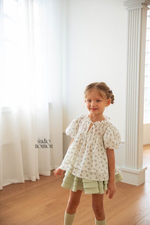 0ABDA883-1B0D-4FF2-8E7E-242F1235ED5C_1_105_c 〖預購〗豆豆絮語澎袖上衣