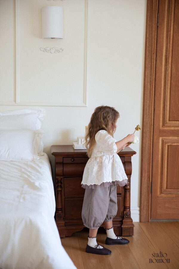 12616F41-C413-48BE-B6A1-6A78B76C4983_1_105_c 〖預購〗繁花序曲工藝刺繡上衣