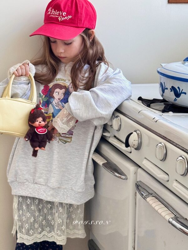 1390B2DC-CF78-40A3-9AAF-036F500E77ED_1_105_c 〖預購〗長版內搭蕾絲雕花襯衫