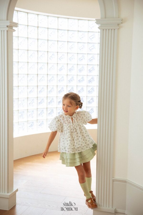 1688B95A-105C-487C-817C-61523EB3A8AB_1_105_c 〖預購〗豆豆絮語澎袖上衣