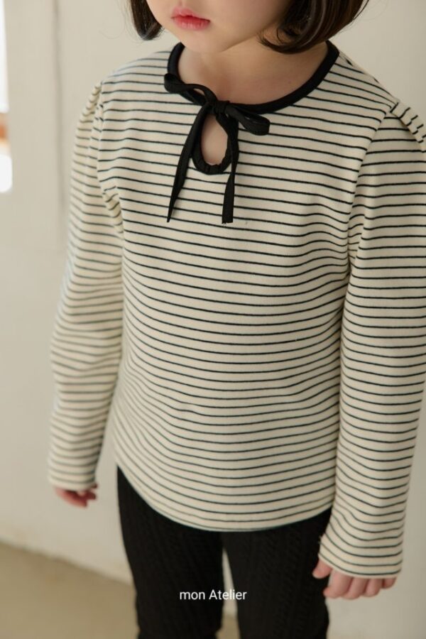 18C0588E-999B-4D88-A568-61B370EDA6F9 〖預購〗繫情蝴蝶結飾條紋質感上衣