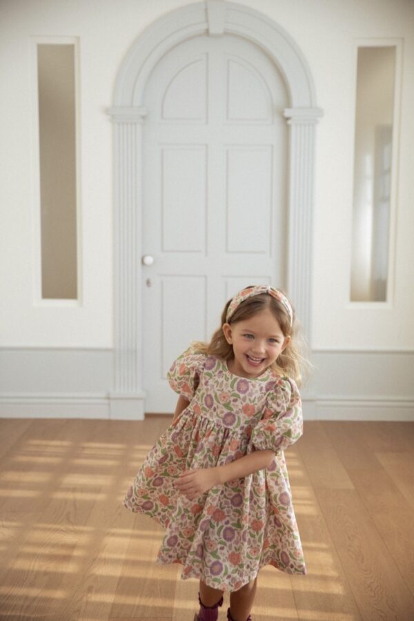 22695E2B-5AEE-423A-B479-64AE333EB6FB_1_105_c 〖預購〗花序流轉澎袖洋裝