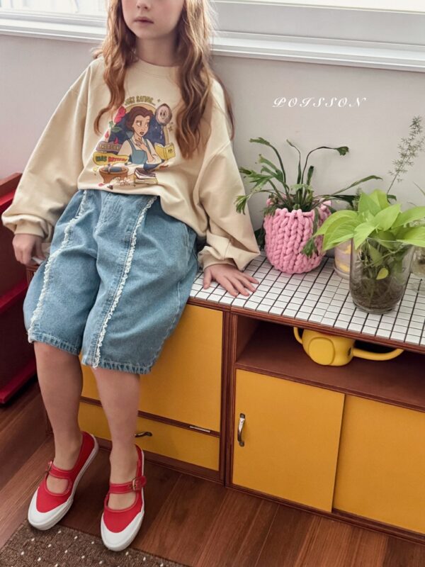 24C24AA9-4364-4381-81AF-33AC9C091C5D_1_105_c 〖預購〗Sweet Bell 貝兒公主大學T