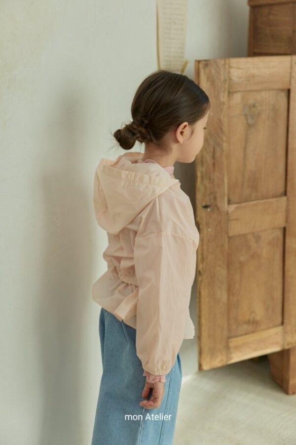 24DB0DFB-8AA4-4A8C-A1CA-65EC0EFB1E59 〖預購〗清晨薄霧連帽外套