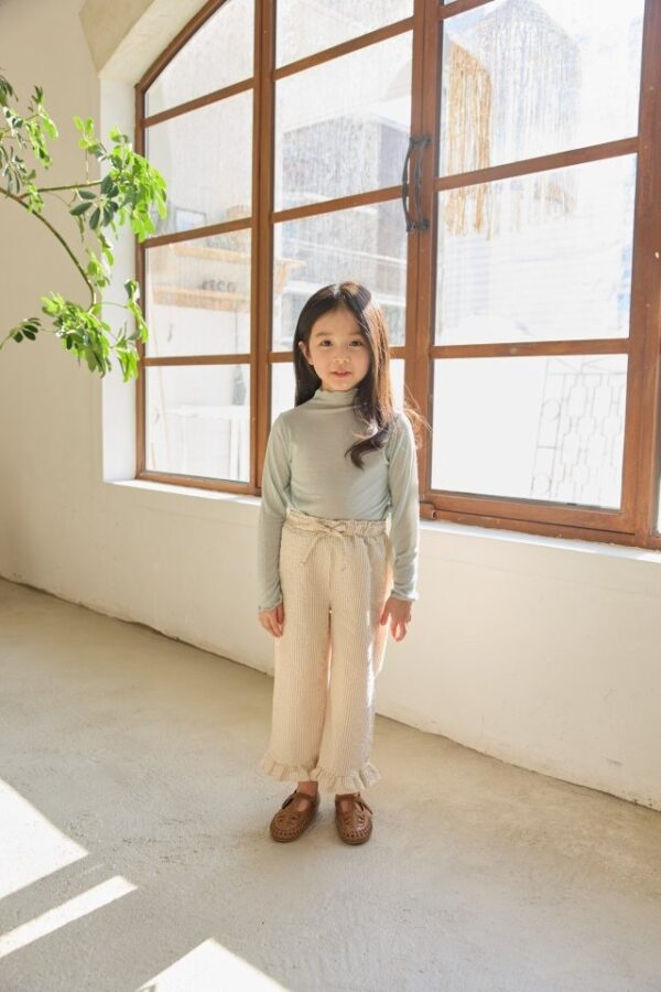 25223A56-7DA5-4C46-BD70-75F1728E527A 〖預購〗線條律動荷葉邊飾條紋長褲