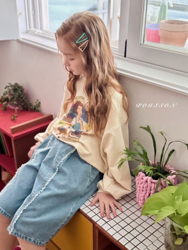 25D05164-30B5-4513-90C9-F409099D36EE_1_105_c 〖預購〗Sweet Bell 貝兒公主大學T