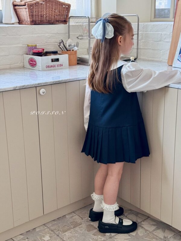 26DD695A-4821-44F6-95AB-7F06CE0D3369_1_105_c 〖預購〗經典學院藍百褶洋裝