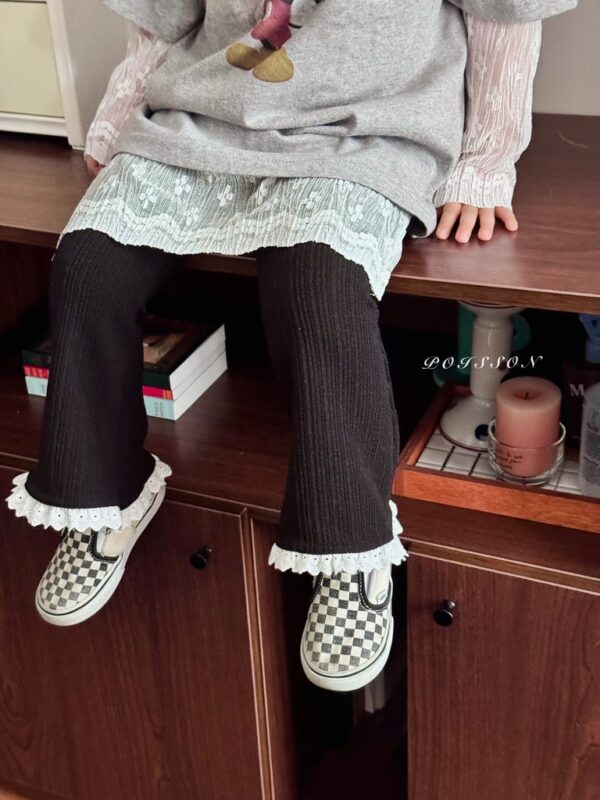 273EE9D7-C3B2-4FB5-94FD-1DEBCAB2401C_1_105_c 〖預購〗氣質蕾絲滾邊靴型褲