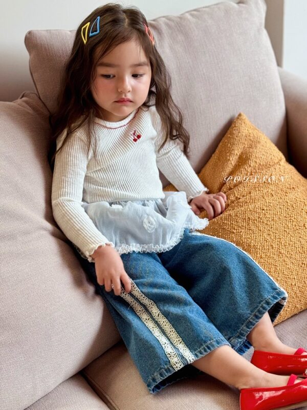 2AC95EFC-FC7A-4FB0-98E5-1E47AFE6CE26_1_105_c 〖預購〗側邊蕾絲拼接質感休閒長褲