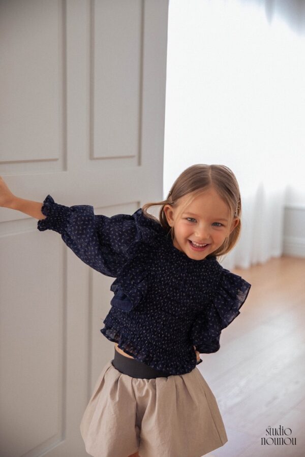 2FAE3618-A019-4B7B-BAD9-1497238E4145_1_105_c 〖預購〗維也納華爾茲荷葉領上衣