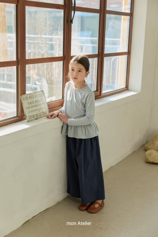 30BD5807-335F-482E-AD5B-86DB2CFC8BE9 〖預購〗棉糯感波浪飾邊親膚上衣