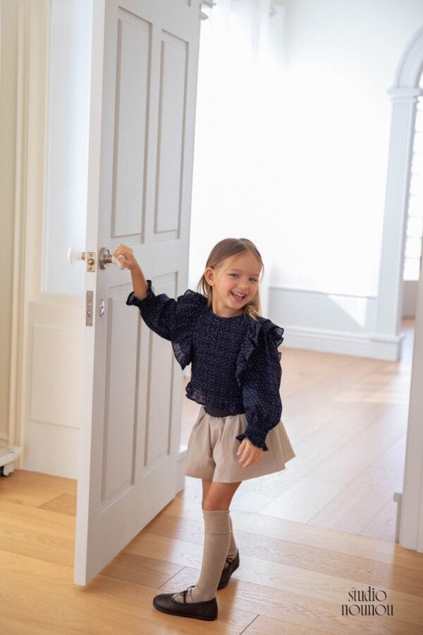 31FCC5FD-AA61-4BD4-9CC2-0501CB5F9082_1_105_c 〖預購〗維也納華爾茲荷葉領上衣