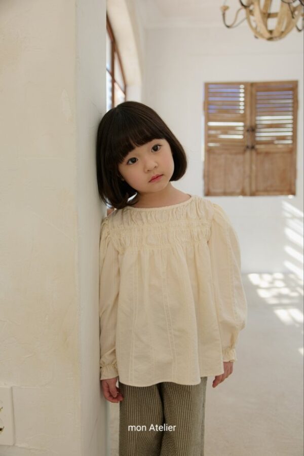 349BC747-C3B5-4D71-A465-0CEB949CECB4 〖預購〗抽褶雲朵寬鬆剪裁上衣