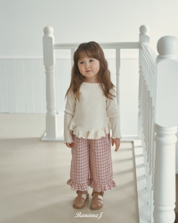 37B4ABC3-86E6-40DC-848A-0BBE5603B25C 〖預購〗羅倫柔霧感雙層荷葉邊上衣