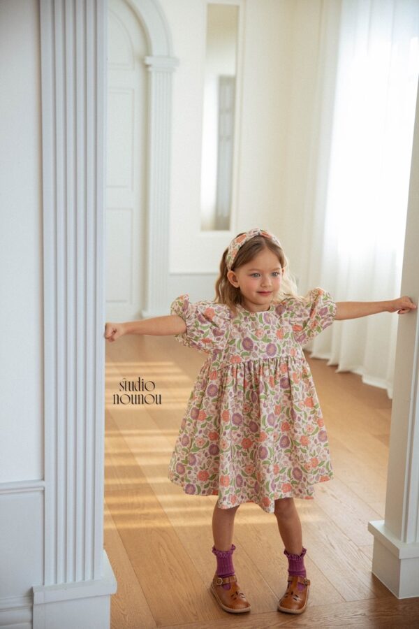 3A432AB6-70A2-4FE0-8993-028407475F12_1_105_c 〖預購〗花序流轉澎袖洋裝