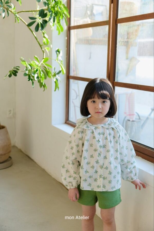 3AAB71BF-39CA-41E3-9D99-CAE9EBB23039 〖預購〗花漾盛綻細膩上衣